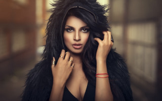 Woman ring black fur coat - a ring free wallpaper