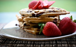 Waffles strawberries plate tablecloth green - strawberry free wallpaper