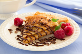 Chocolate raspberries plate food coffee - a plate of food free wallpaper