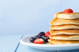 Pancakes syrup berries plate blue - a stack of pancakes free wallpaper