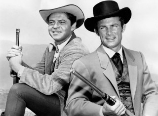 Men suits hats guns smoking - two man free wallpaper