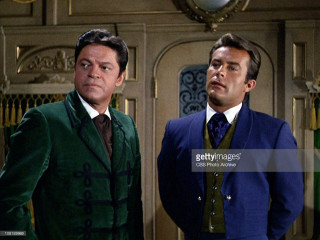 Two men suits clock green - suit free wallpaper