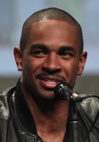 Man microphone mouth microphone mouth - everett warner free wallpaper