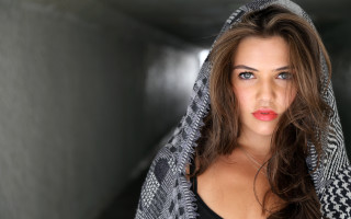 Woman blanket jacket red lipstick - a red lipstick free wallpaper