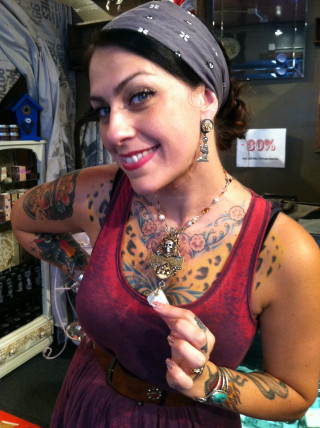 Woman tattoos bandana jewelry hand - evelyn abelson free wallpaper