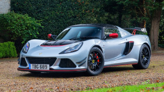 Silver sports car house flag - roof free wallpaper