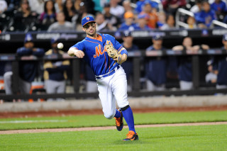 Baseball player catching ball crowd - a baseball player free wallpaper