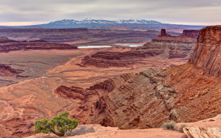Mountain lake snow capped range - mountain in the distance free wallpaper