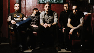 Group men sitting room red - post grunge free wallpaper