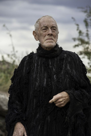 Old man black dress feathered - free rain wallpaper