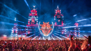 Concert crowd stage lights dragon - a large crowd of people free wallpaper