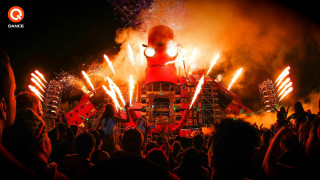 Crowd fireworks night red hydrant - cui bai free wallpaper