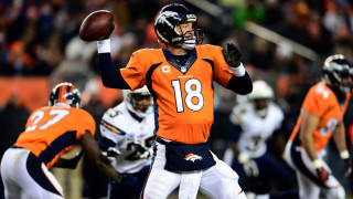 Football player throwing ball game 2 - andrew stevovich free wallpaper