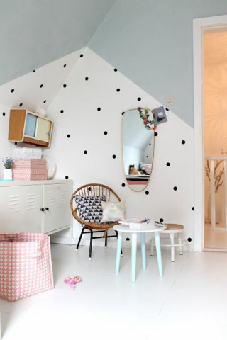 Room white wall polka dot - table free wallpaper