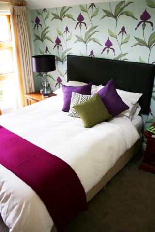 Bed white purple comforter pillows - feature free wallpaper