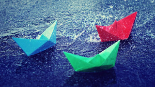 Origami boats sitting ground rain - christo free wallpaper