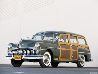 Green brown car white wall - a wooden door free wallpaper