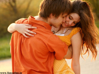 Man woman hugging street corner - a man and woman free wallpaper for desktop