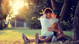 Man woman hugging grass tree - a man and woman free wallpaper