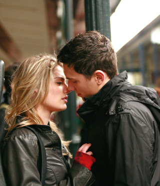 Man woman nose touch street - free valentines wallpaper