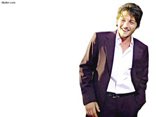 Man suit tie smiling beard - a man in a suit and tie free wallpaper