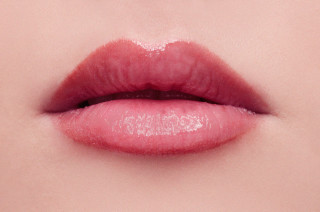 Woman lips pink glossy halftone - byeon sangbyeok free wallpaper