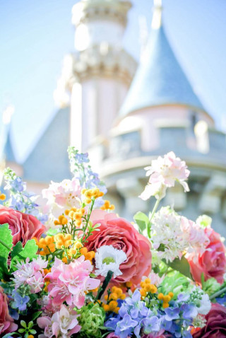 Bouquet flowers castle blue sky - magical realism free wallpaper