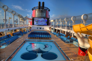 Cruise ship pool chairs screen - the side of the ship free wallpaper