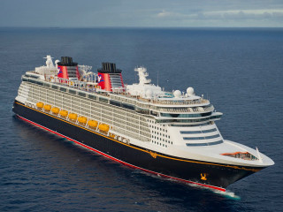 Cruise ship ocean cloudy day 2 - a large cruise ship sailing in the ocean free wallpaper