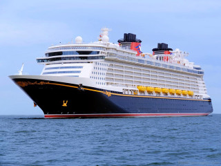 Cruise ship ocean blue sky 2 - pixar and disney animation free wallpaper