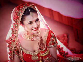 Woman red gold bridal outfit 4 - her chin free wallpaper