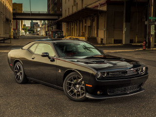 Black silver car city street - a bridge in the background free wallpaper