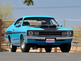 Blue car wooden brown fence - f 8 aperture free wallpaper