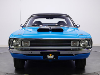 Blue car white wall black - f 8 aperture free wallpaper