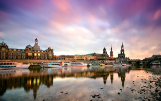 River boats building clouds sky - a building in the background free wallpaper