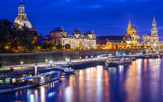 River boats city night lights - the building free wallpaper for desktop