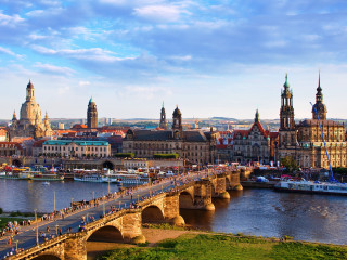 Bridge river city background people - a bridge over a river free wallpaper