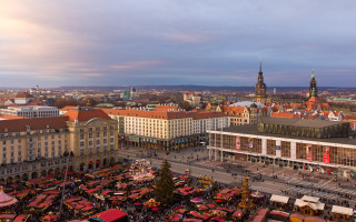 City buildings people walking red - berlin secession free wallpaper