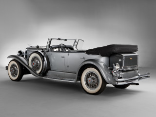 Old model car black top 3 - an old model car free wallpaper