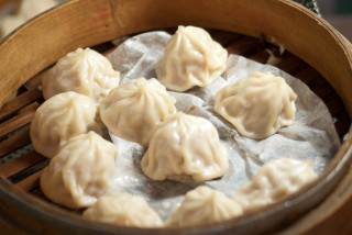 Wooden basket filled dumplings table 2 - an zhengwen free wallpaper