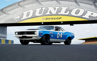 Blue white car race track - sign free wallpaper