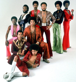 Colorful group photo men women - a picture together in front free wallpaper