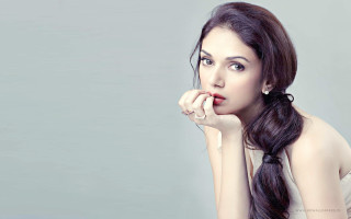 Woman long hair braid hand 2 - her chin free wallpaper