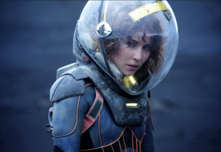 Woman space suit helmet yellow - a woman in a space suit free wallpaper