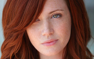 Freckled woman closeup freckles hair - de stijl free wallpaper