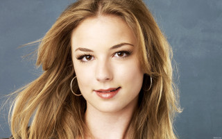 Woman long hair hoop earrings 3 - promotional image free wallpaper