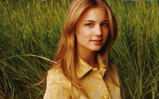 Woman field grass yellow shirt - umbrella free wallpaper