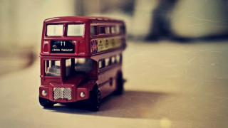Toy bus table blurry background - tilt shift free wallpaper