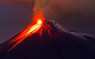 Volcano eruption lava steam night - a volcano free wallpaper