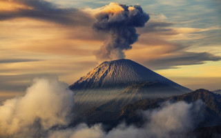 Mountain smoke plume clouds sky 2 - the sky free wallpaper for desktop